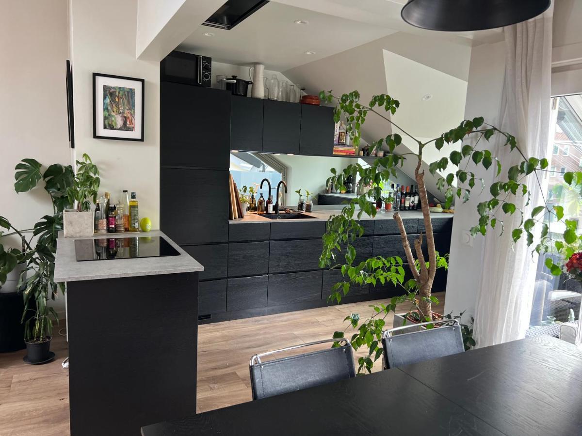 Sentral Loftsleilighet Med Solfylt Utetplass Appartamento